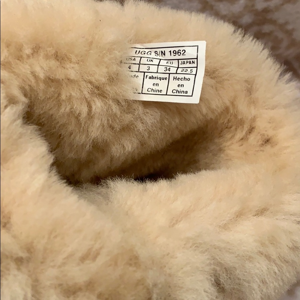 Genuine Ugg Chestnut Bailey Button Shearling Boot - image 7